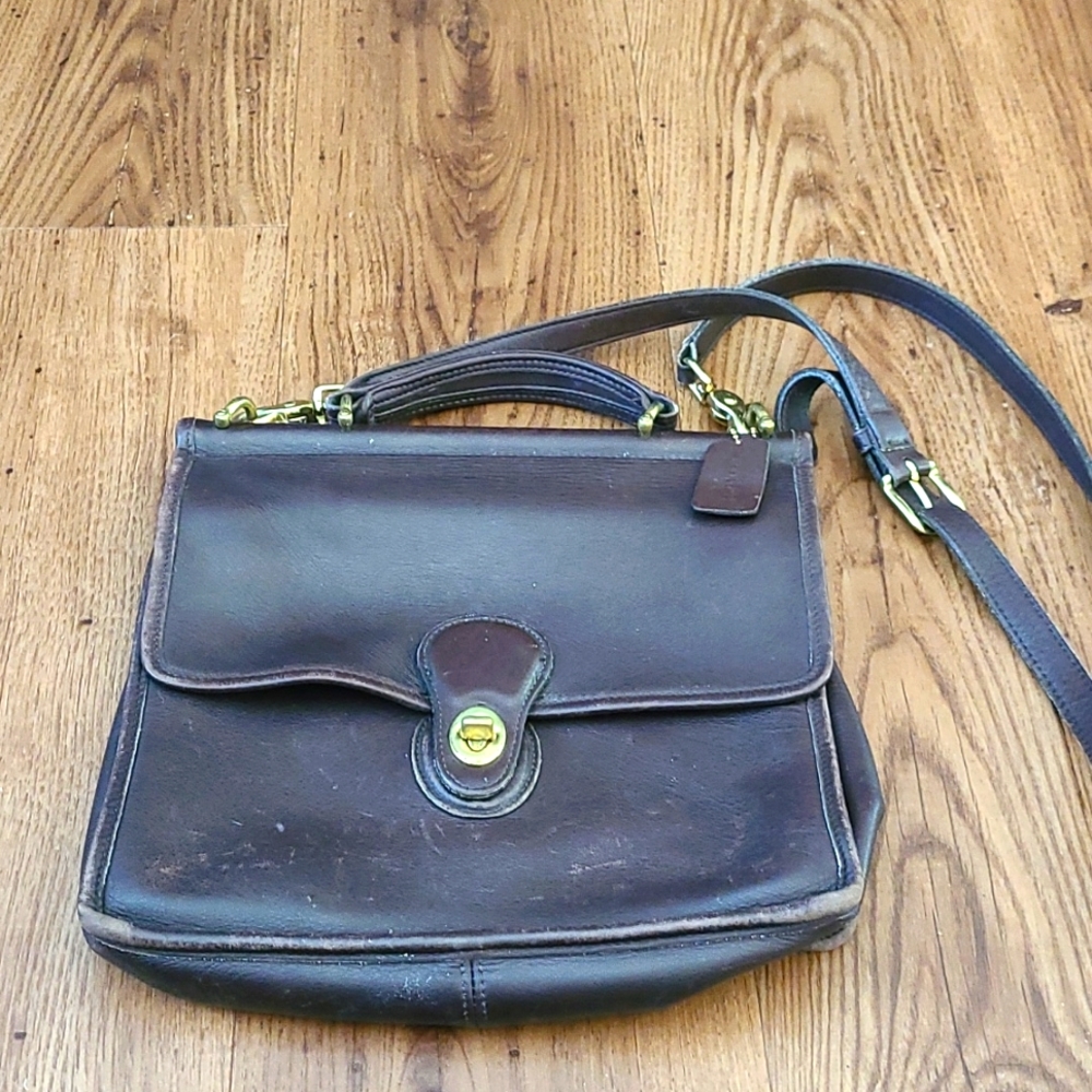 Vinatge leather coach purse.